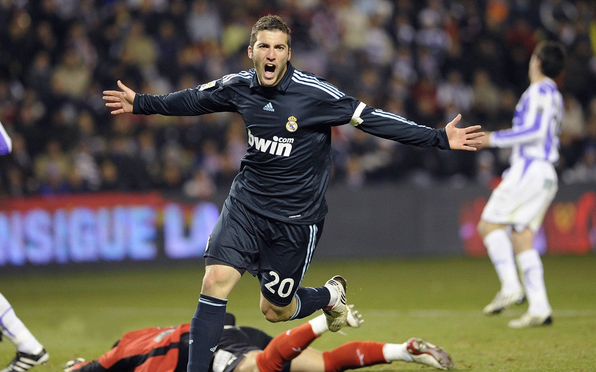 “明星战神再临！最炙手可热的投手与击球手全场对抗”，投球手是什么意思