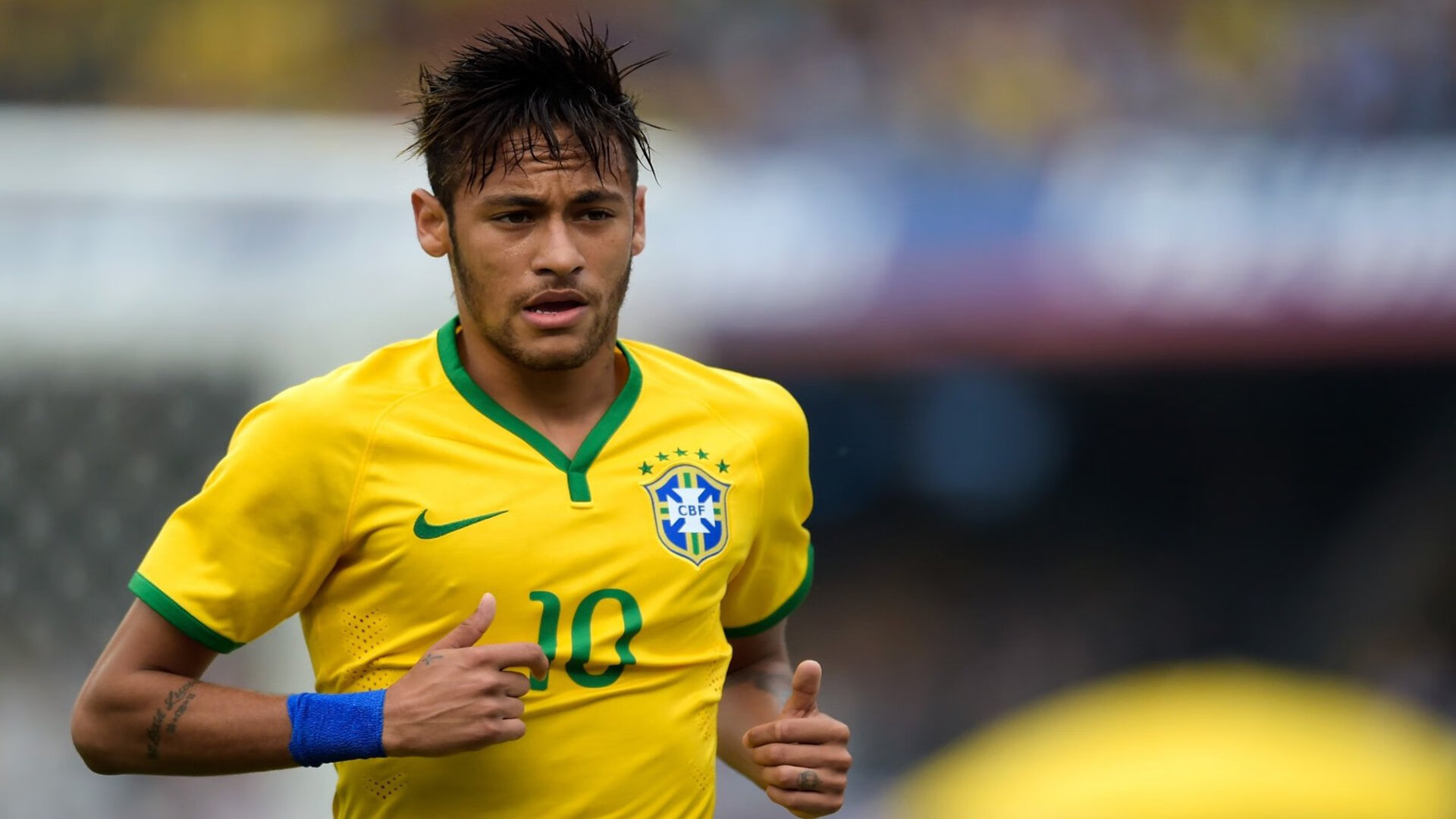 “校园足球日益普及，推动全民健身”，推进校园足球普及