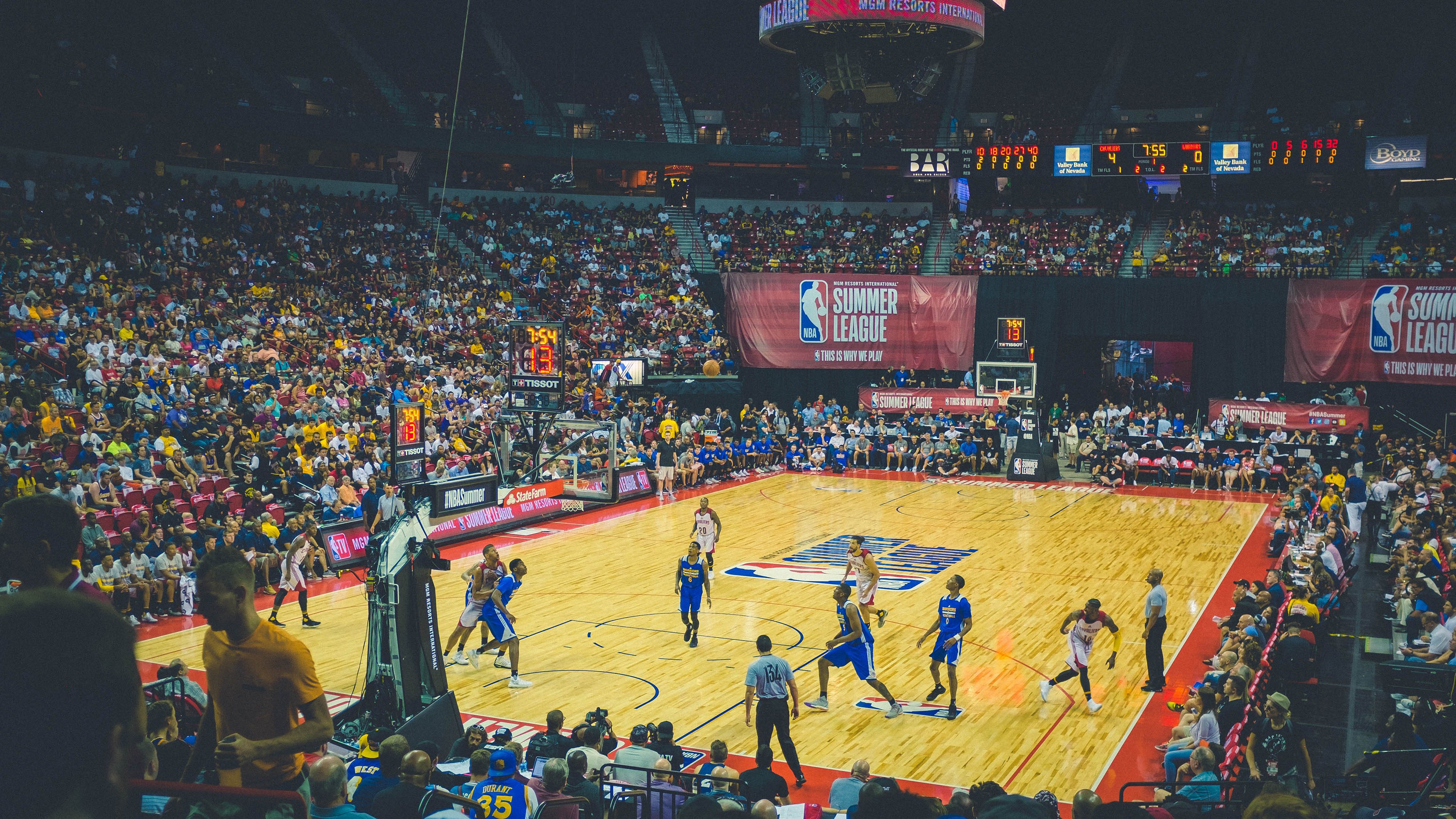 哈登表现不稳定,球队进攻端受限,哈登的进攻